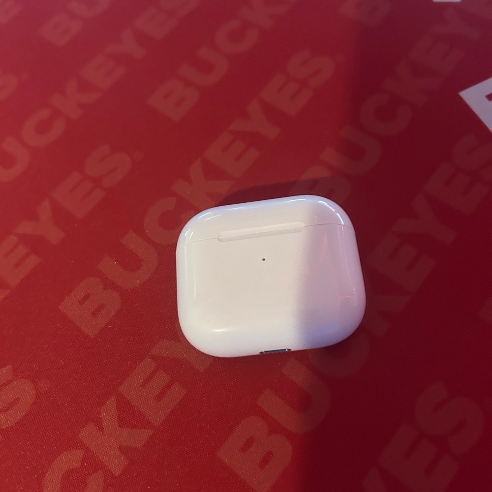 Apple AirPods Wireless Earbuds - White